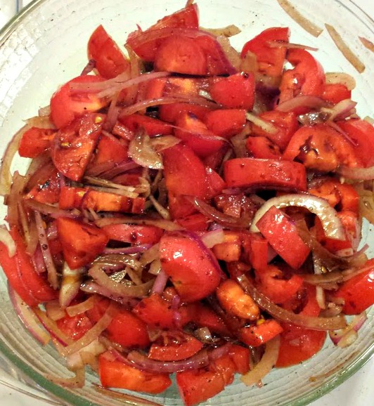balsamic tomato recipe ingrediates all mixed together